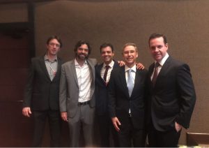 Da esquerda para direita: Dr. Daniel Gabas, Bruno Musa, Dr. Paulo Godoy, Dr. Elvio Bueno Garcia e Dr. Laercio Guerra
