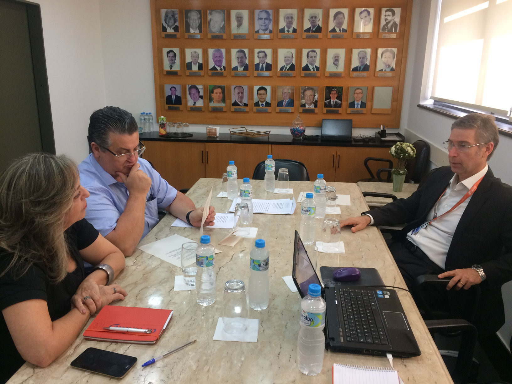 Reunião com a advogada Ednéa Zibellini, o presidente Dr. Elvio Bueno Garcia e o membro da comissão de apoio jurídico da SBCP-SP, Dr. José Octávio Gonçalves de Freitas sobre conciliação judicial