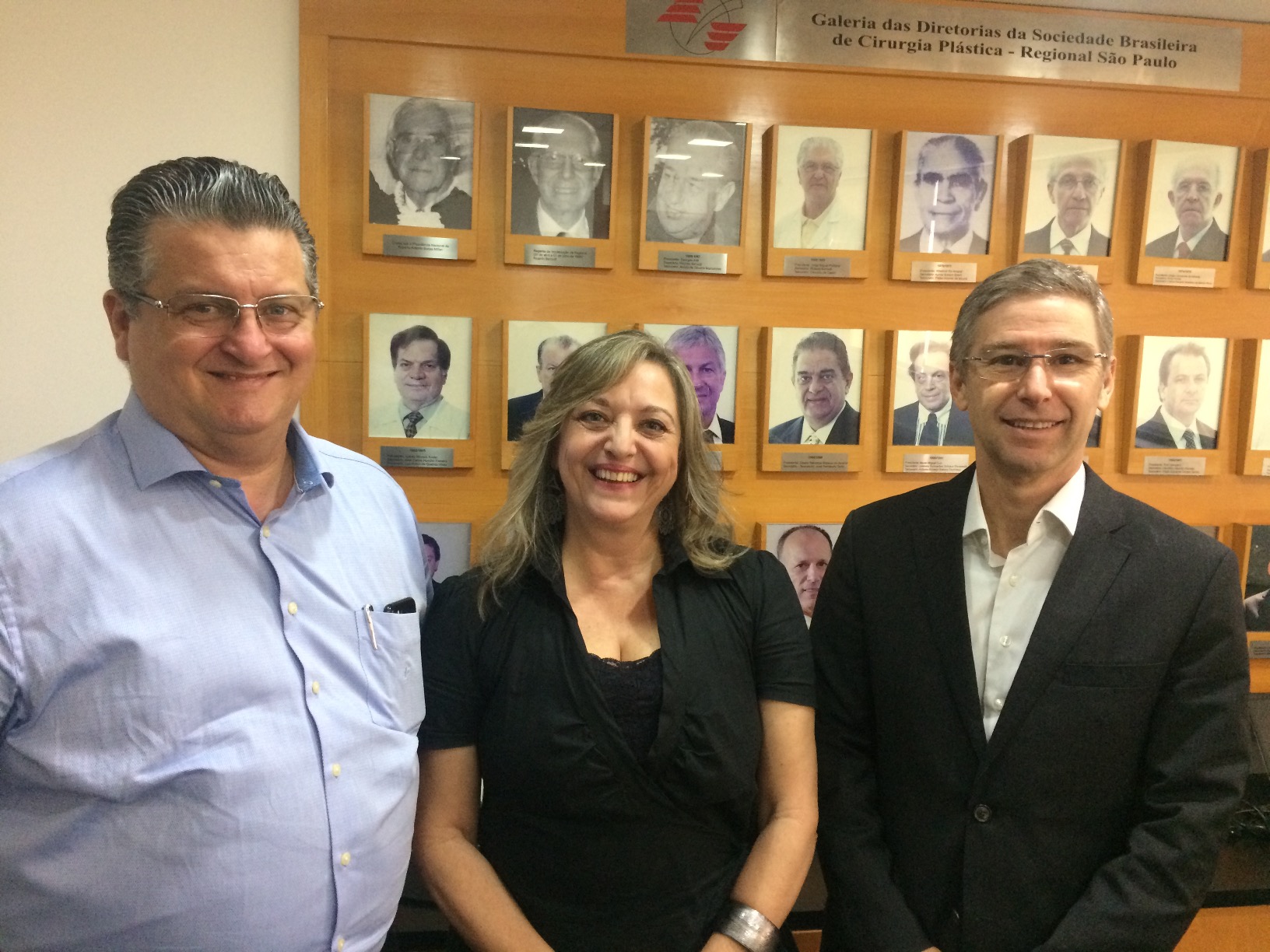Reunião com a advogada Ednéa Zibellini, o presidente Dr. Elvio Bueno Garcia e o membro da comissão de apoio jurídico da SBCP-SP, Dr. José Octávio Gonçalves de Freitas sobre conciliação judicial