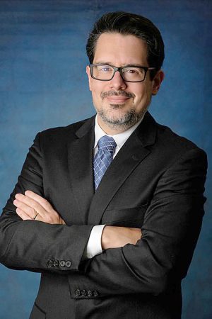 Dr. André Cervantes