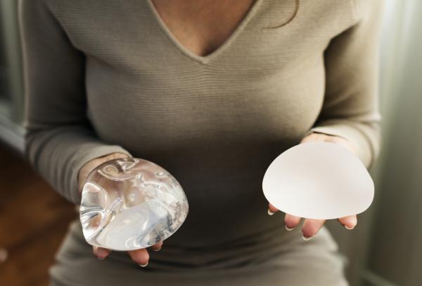 implantes lisos frente a texturizados