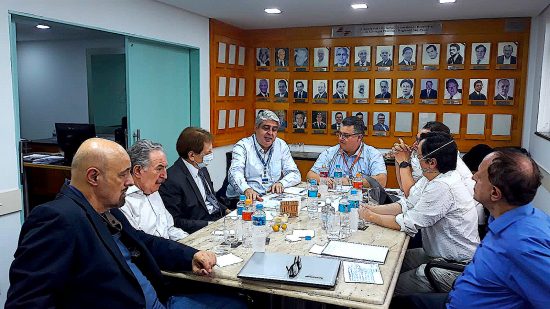 Lybio Jose Martire Junior, David Chvindelman, Juarez Moraes Avelar, diretores da Regional, Suk Won Soh e Raul Kury