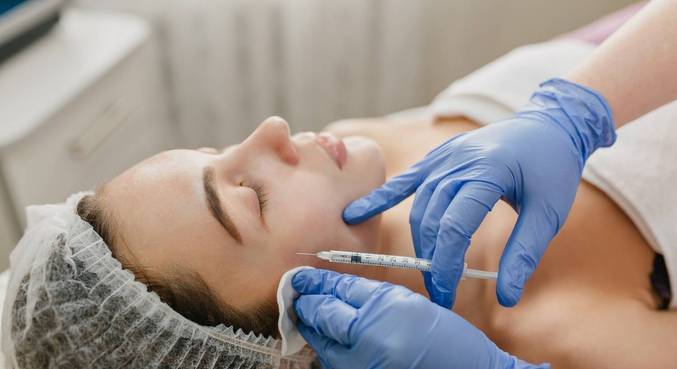 mulher fazendo harmonizacao facial 11062022110146341